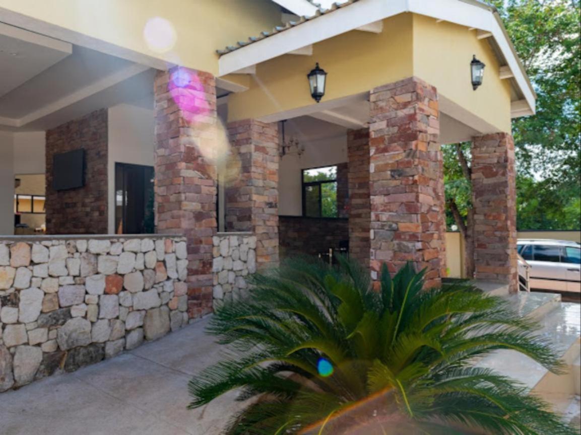 The Shrub Lodge Victoria Falls Exteriör bild